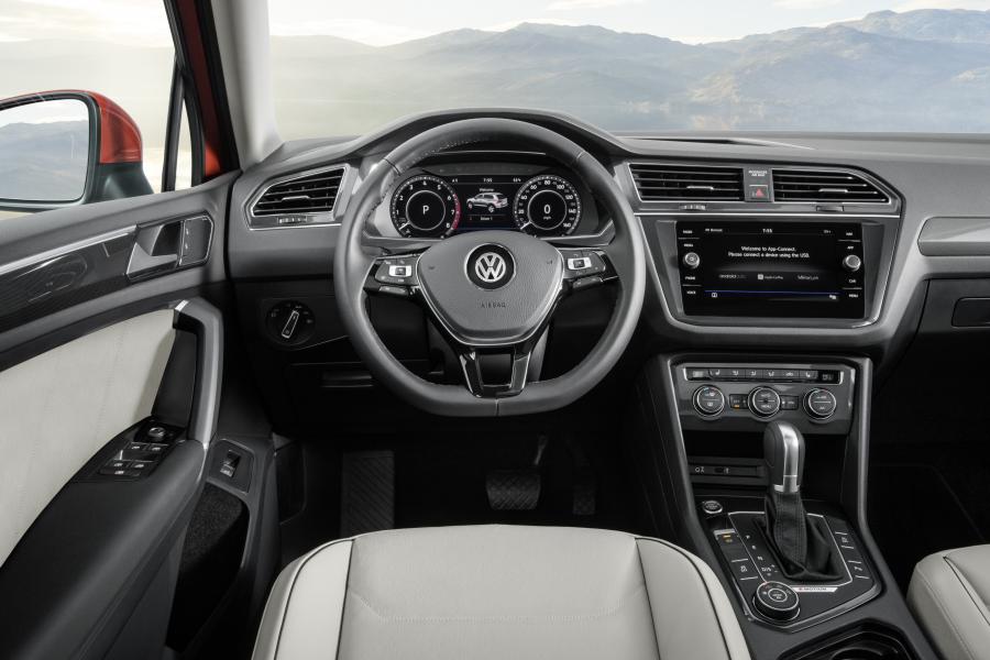 Торпедо Volkswagen Tiguan Allspace 2017 года  (WW) (фото 32 из 55)